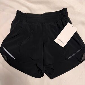NWT Lululemon Hotty Hot HR Shorts 4” Lined 
Size 6 Black